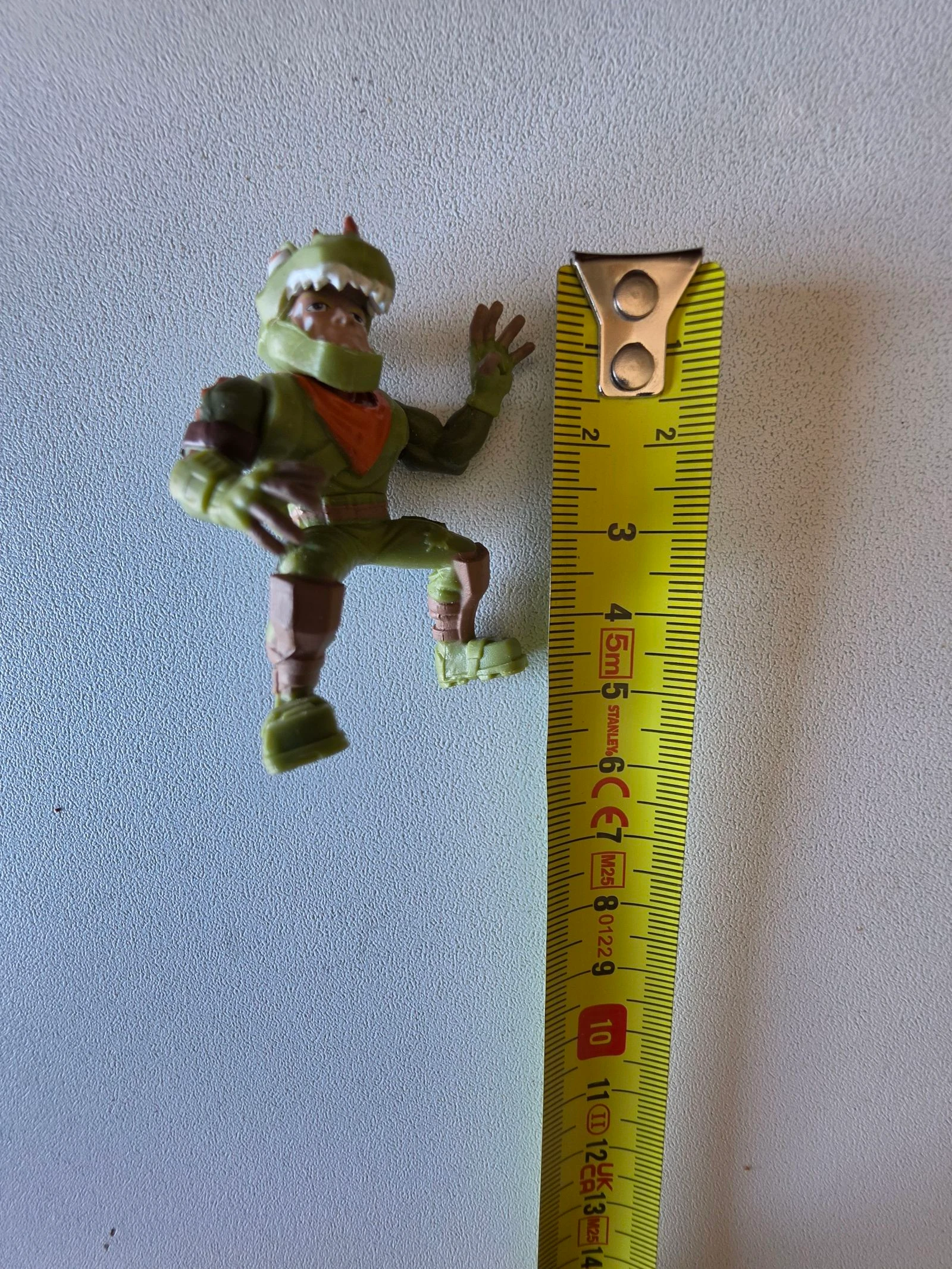 28 Figurines Fortnite de différentes tailles, armes et bases – photo 19